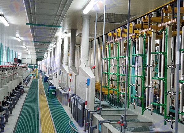 What are the advantages of a fully automatic Vertical lift plating production line?